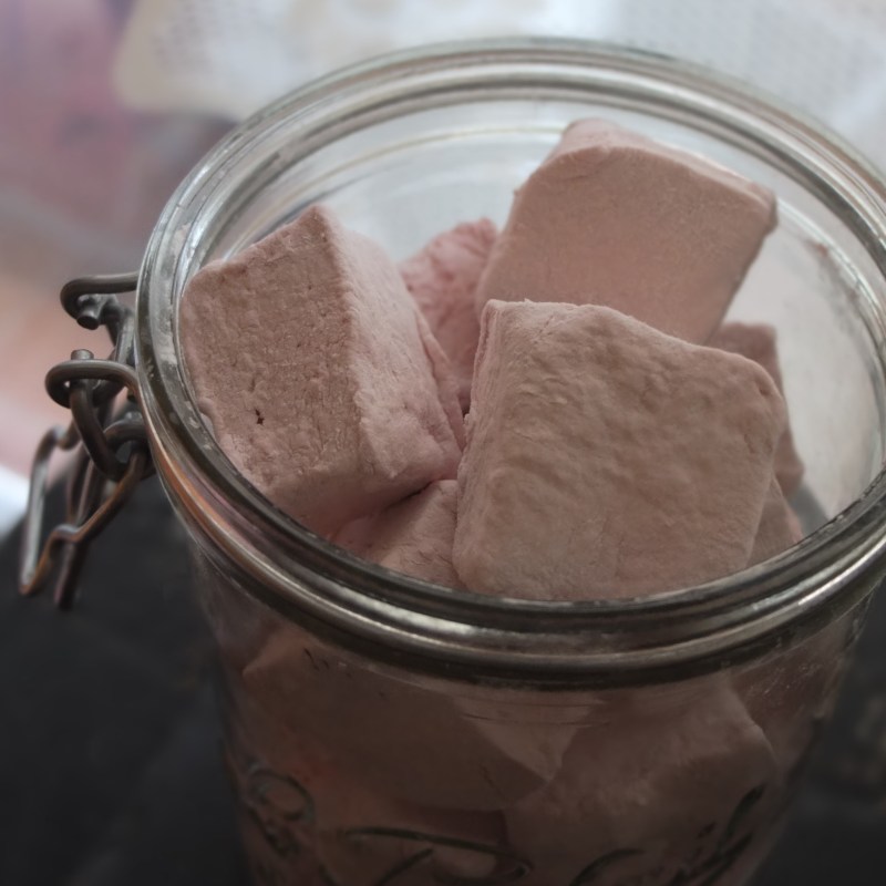 Raspberry marshmallows