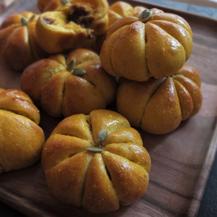 Pumpkin and chocolate sourdough buns