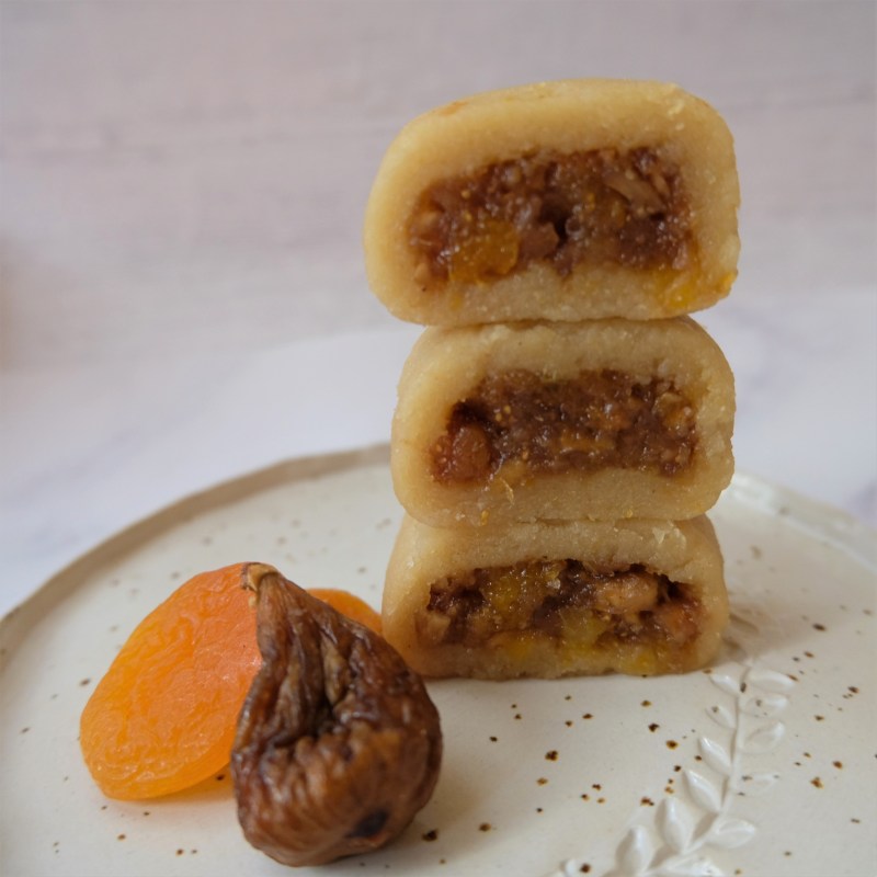 Healthy raw fig and apricot rolls