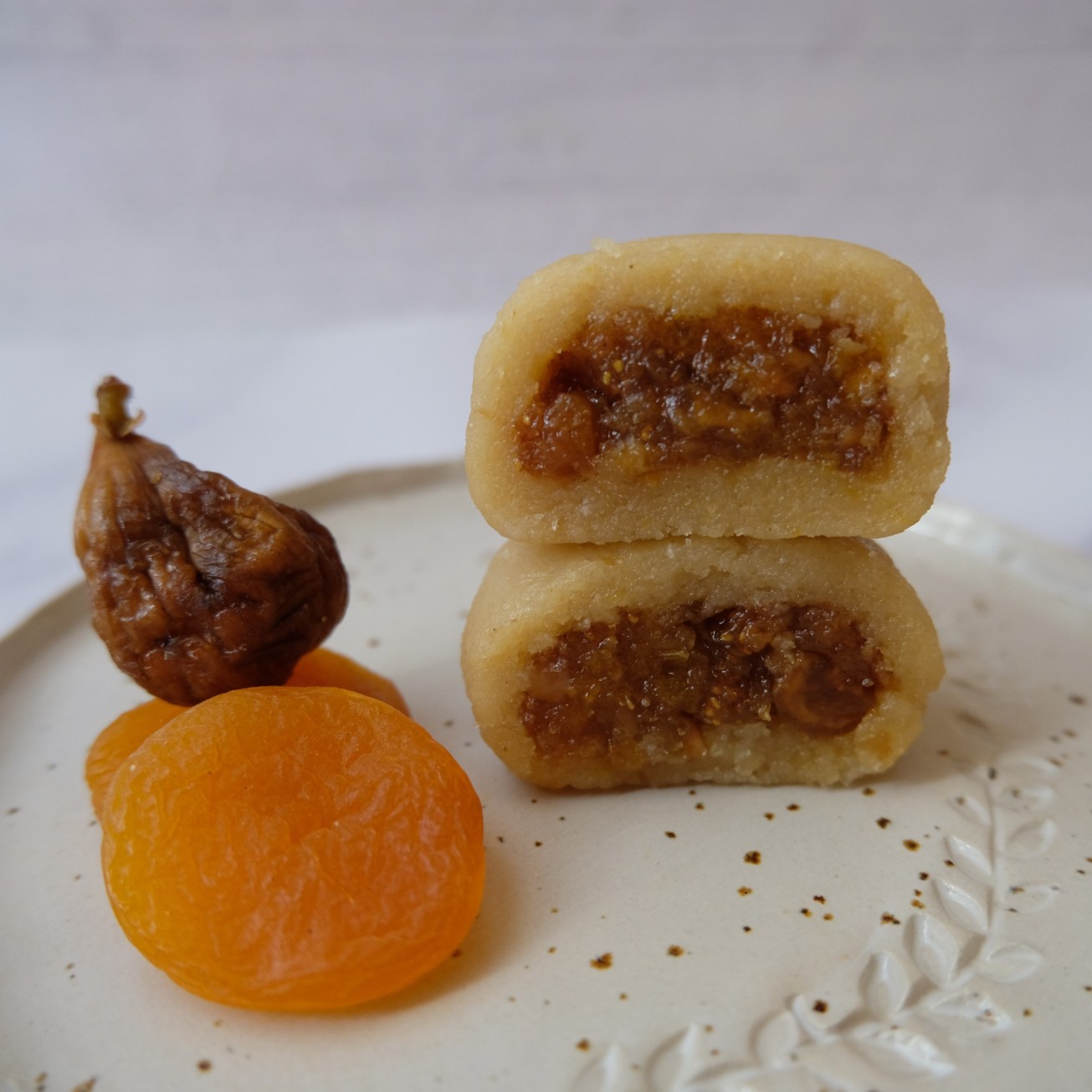 Healthy raw fig and apricot rolls