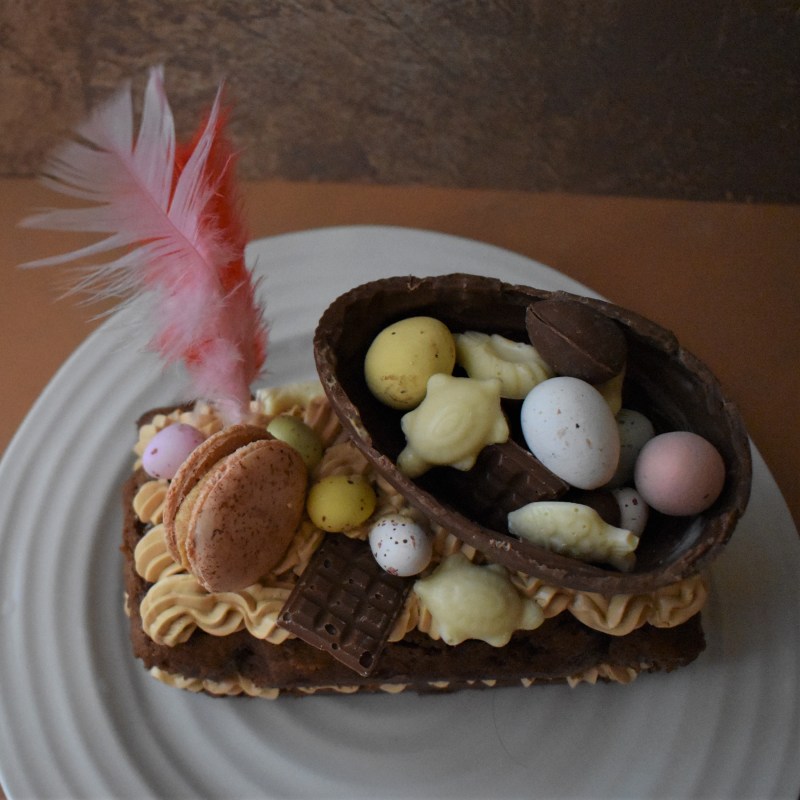 Dulce de leche chocolate Mona de pascua cake