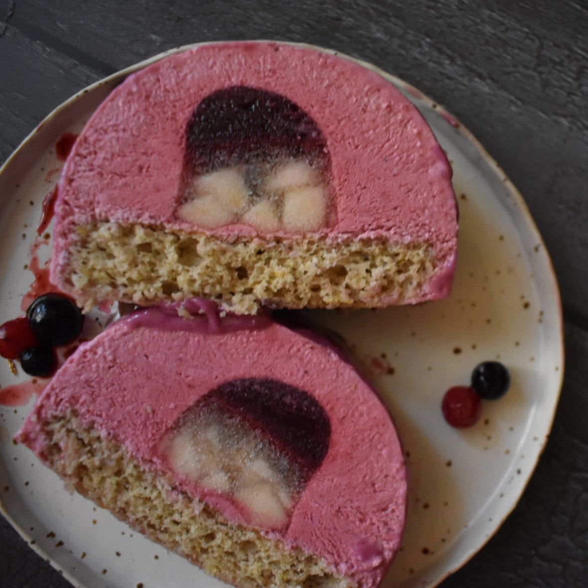 Slices of Purple Wonderland bûche