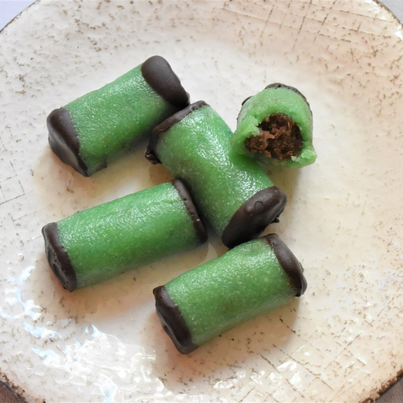 Vacuum cleaner cakes, Swedish dammsugare or punsch-rolls