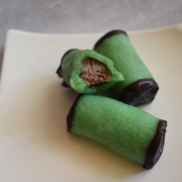 Vacuum cleaner cakes, Swedish dammsugare or punsch-rolls