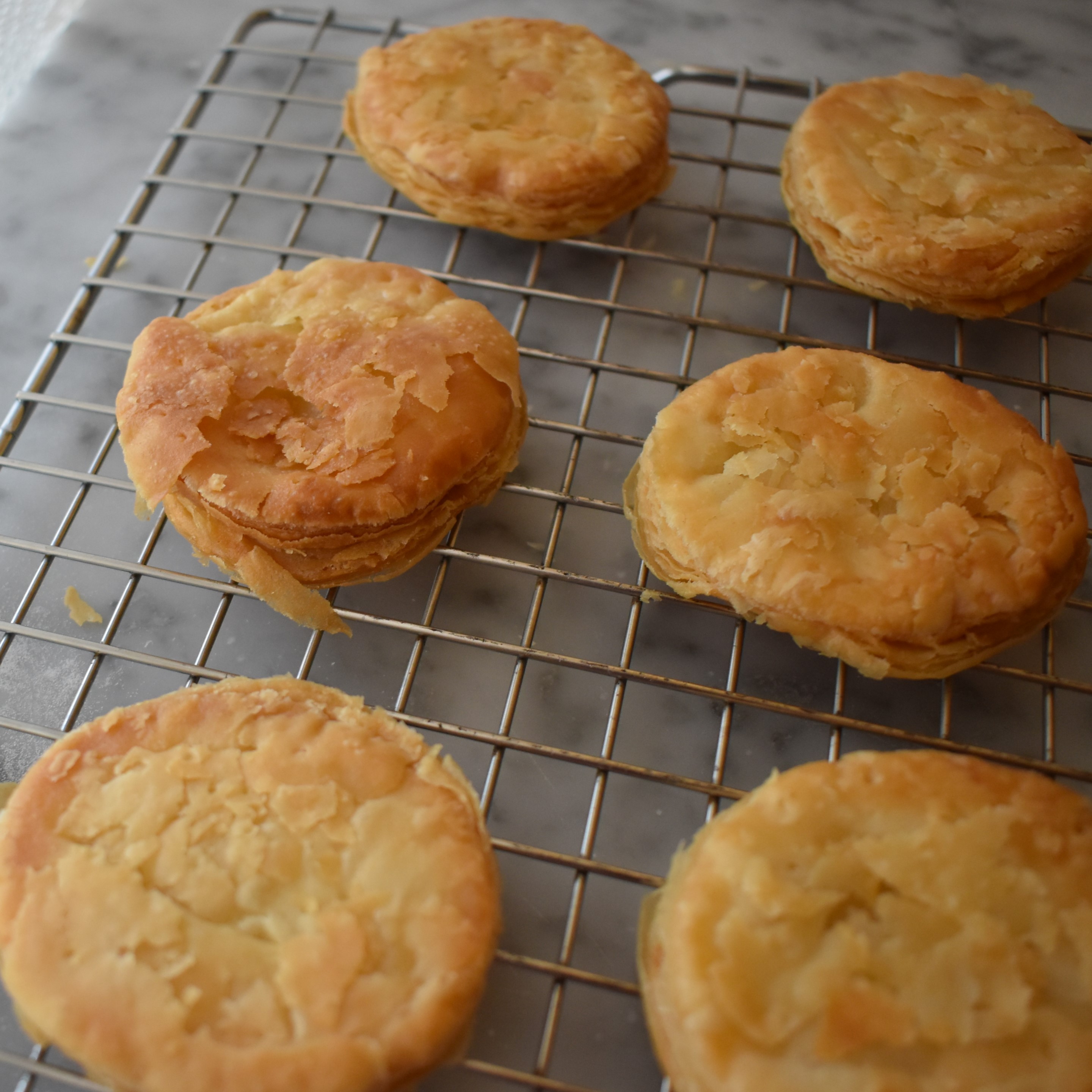 Puff pastry bases for tartes tatins