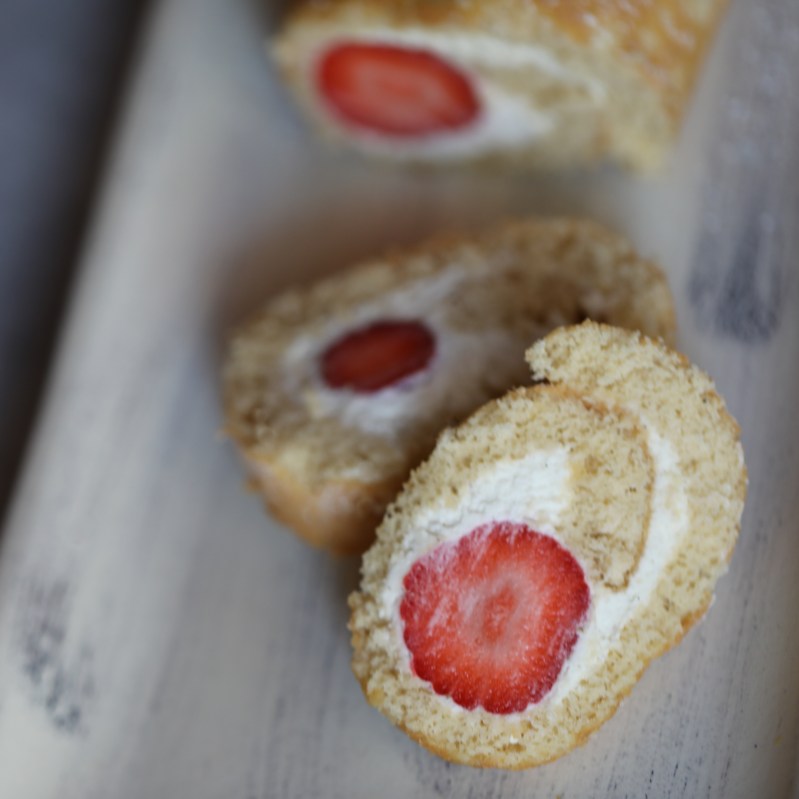 Strawberry roll cake
