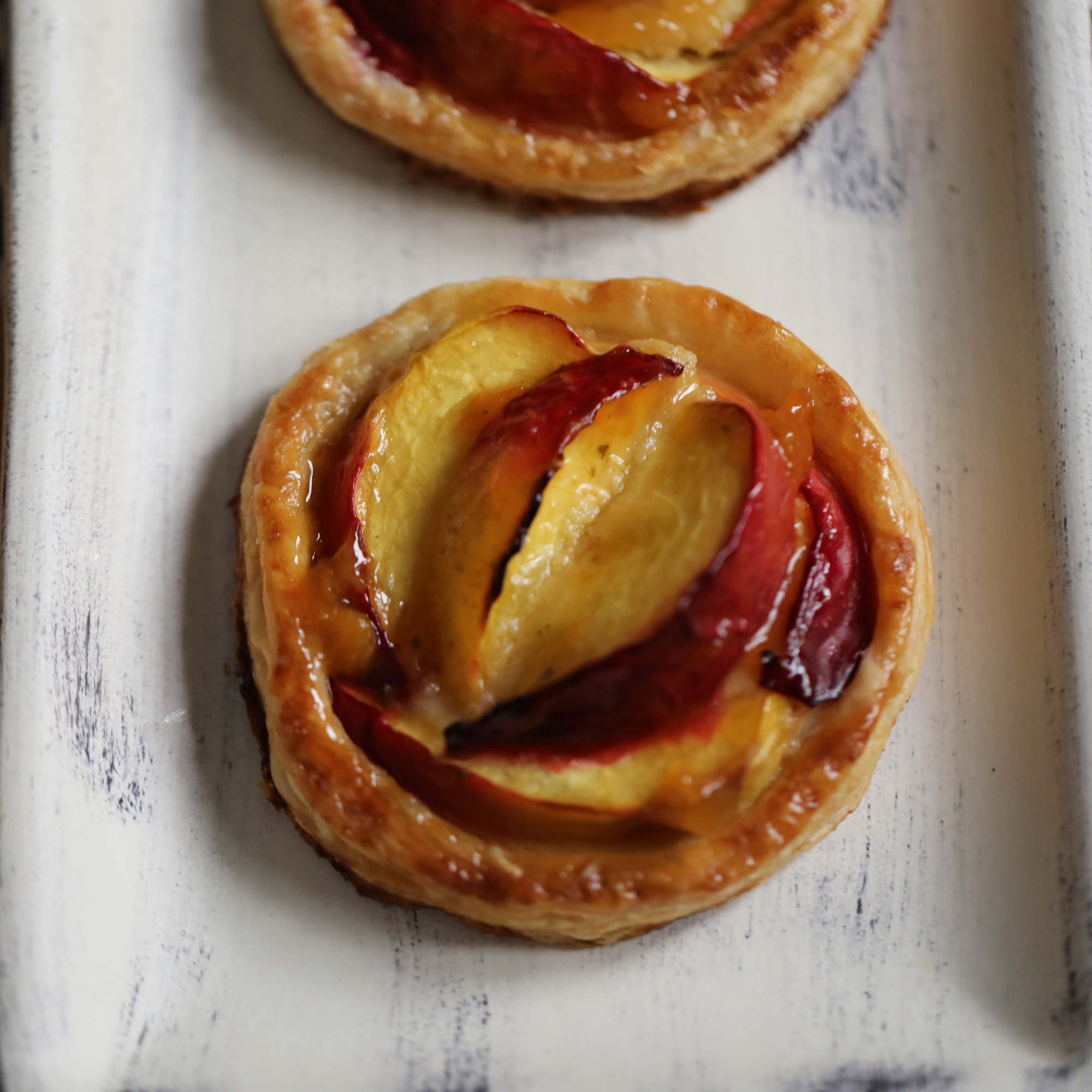 Caramelised puff pastry nectarine tarts recipe! lili's cakes